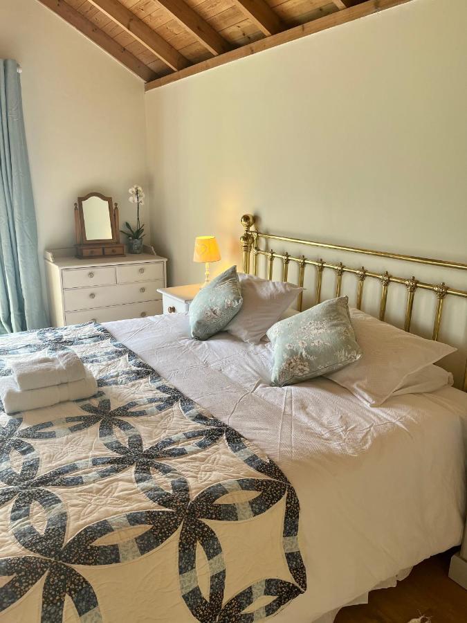 The Billiard Room - Cosy Country Retreat 阿伯加文尼 外观 照片